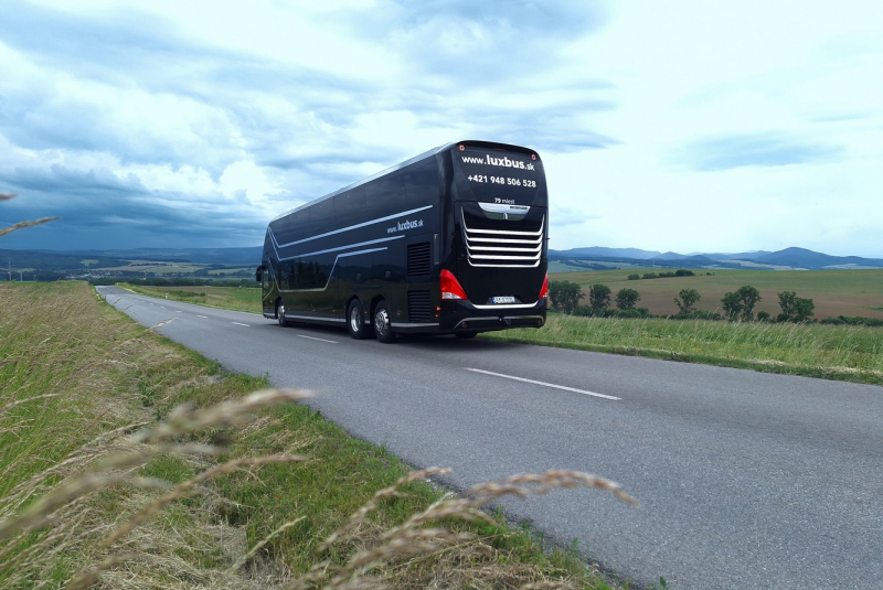 Vozový park / Autobus Neoplan Skyliner, 78+1 miestny