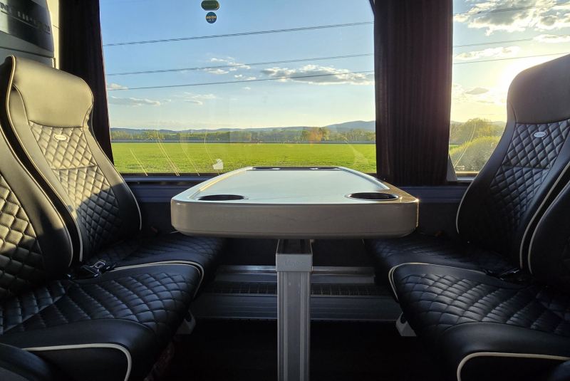 Vozový park / Autobus Neoplan Skyliner, 78+1 miestny