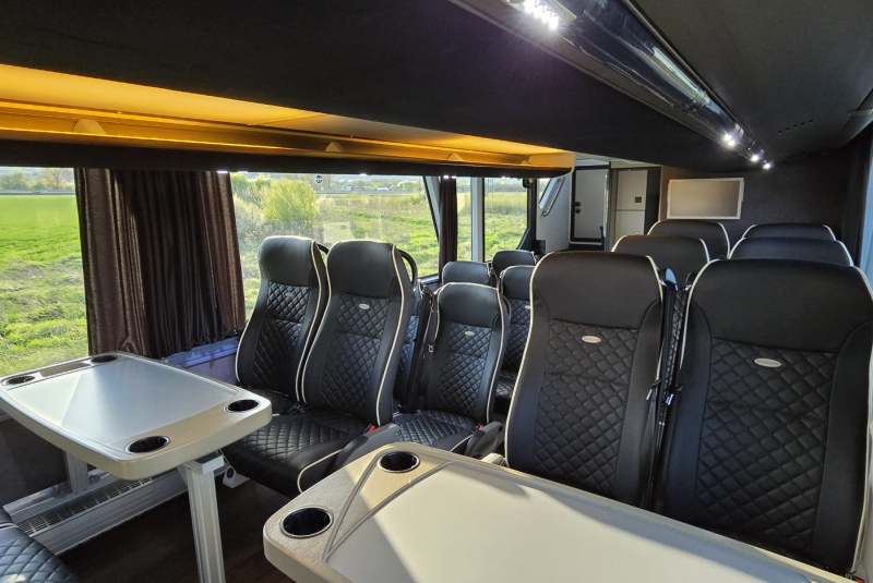 Vozový park / Autobus Neoplan Skyliner, 78+1 miestny