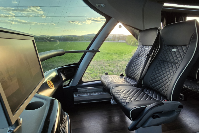 Vozový park / Autobus Neoplan Skyliner, 78+1 miestny