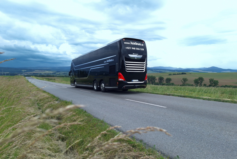 Vozový park / Autobus Neoplan Skyliner, 78+1 miestny